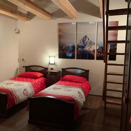 La Maison De Deni Aymavilles ภายนอก รูปภาพ