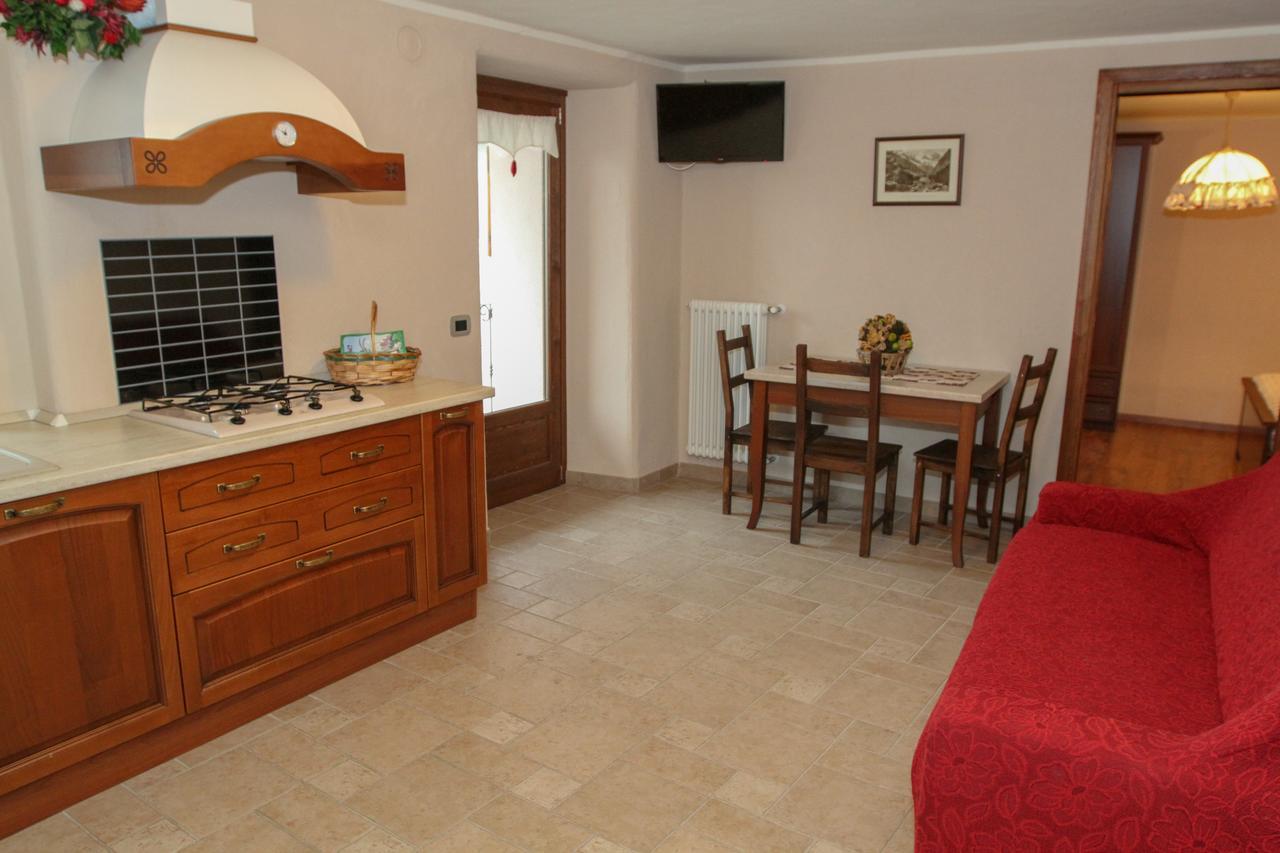 La Maison De Deni Aymavilles ภายนอก รูปภาพ